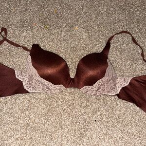 Victoria’s Secret lined Demi bra 32D NWOT